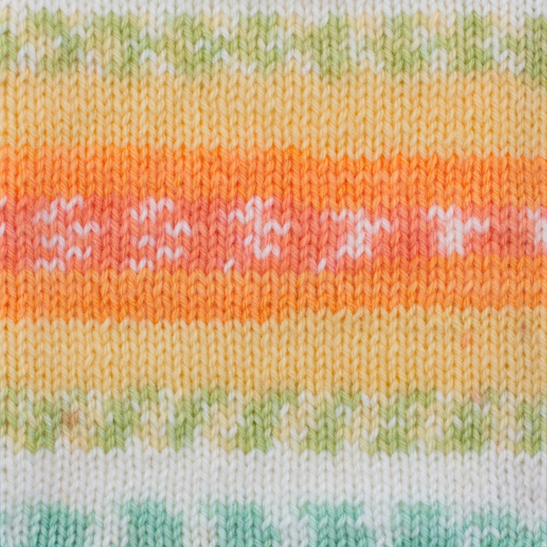 Tecido de malha tricotada com listras coloridas em tons pastel