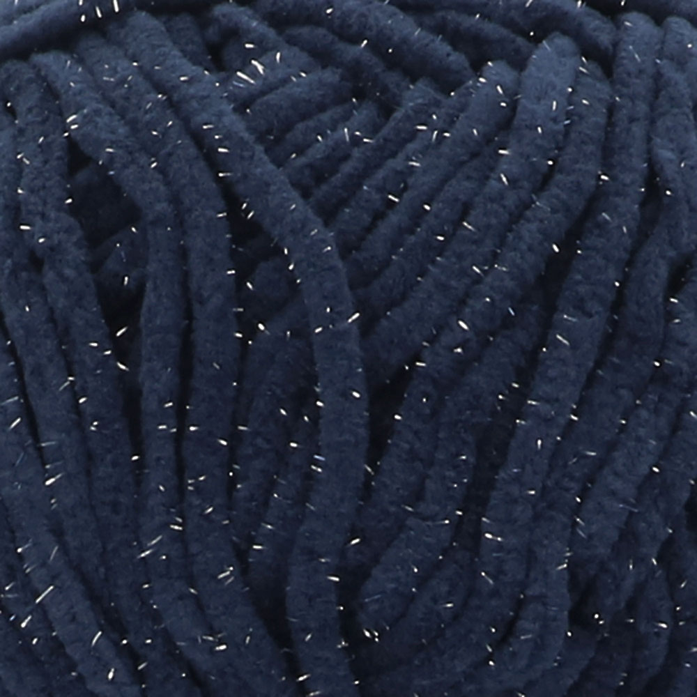 Fios de lã azul-escuros com fios metálicos prateados entrelaçados