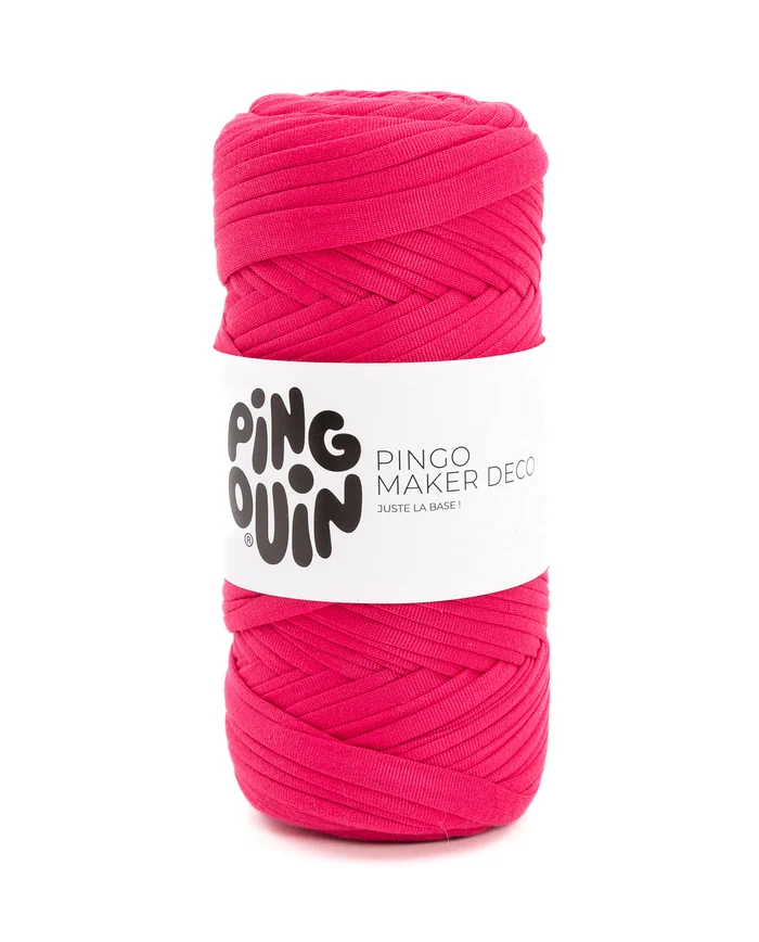 Rolo de fio grosso cor de rosa com etiqueta branca e texto PINGOUIN.