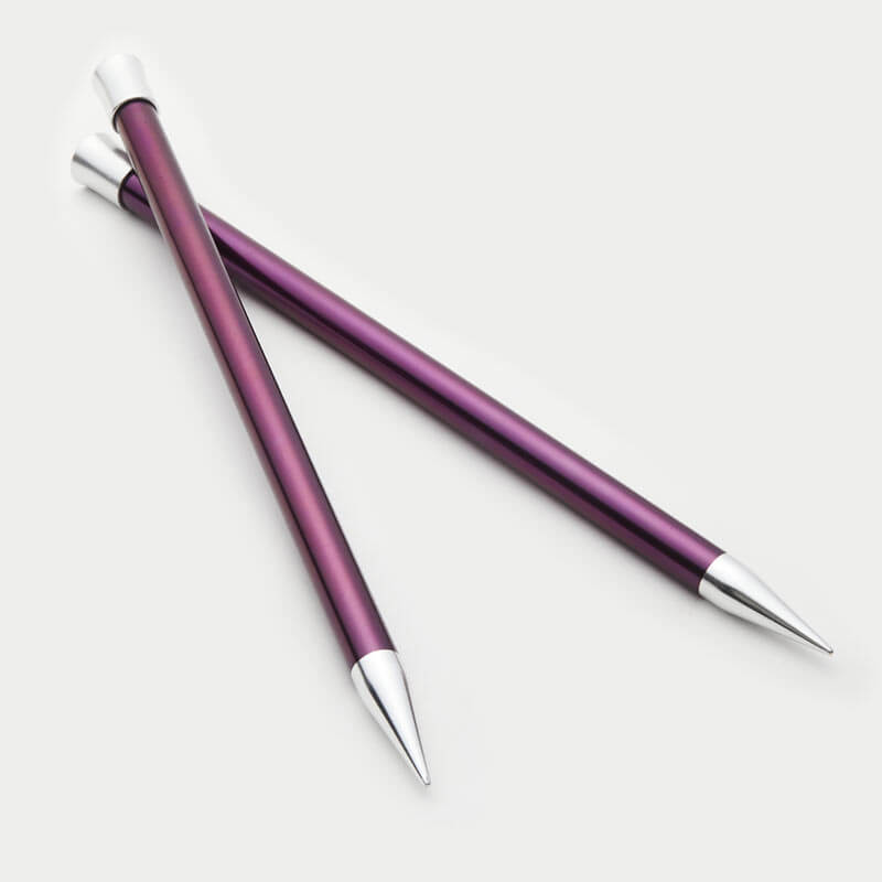 Duas canetas metálicas roxas com detalhes prateados