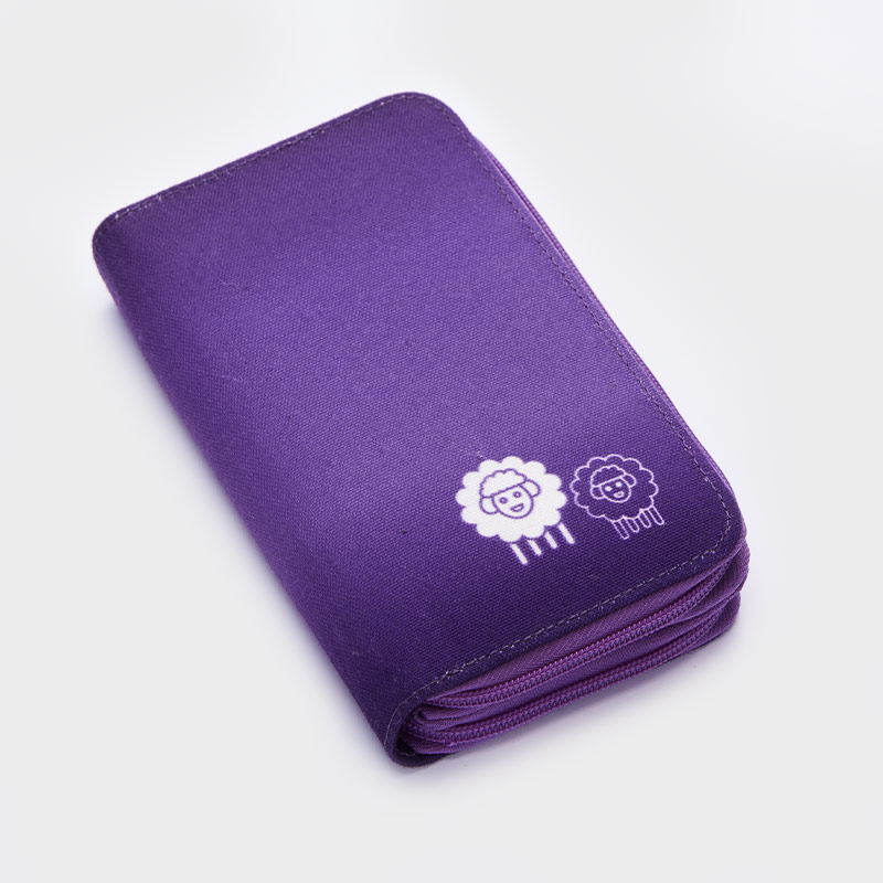 Carteira roxa com desenhos de ovelhas brancas