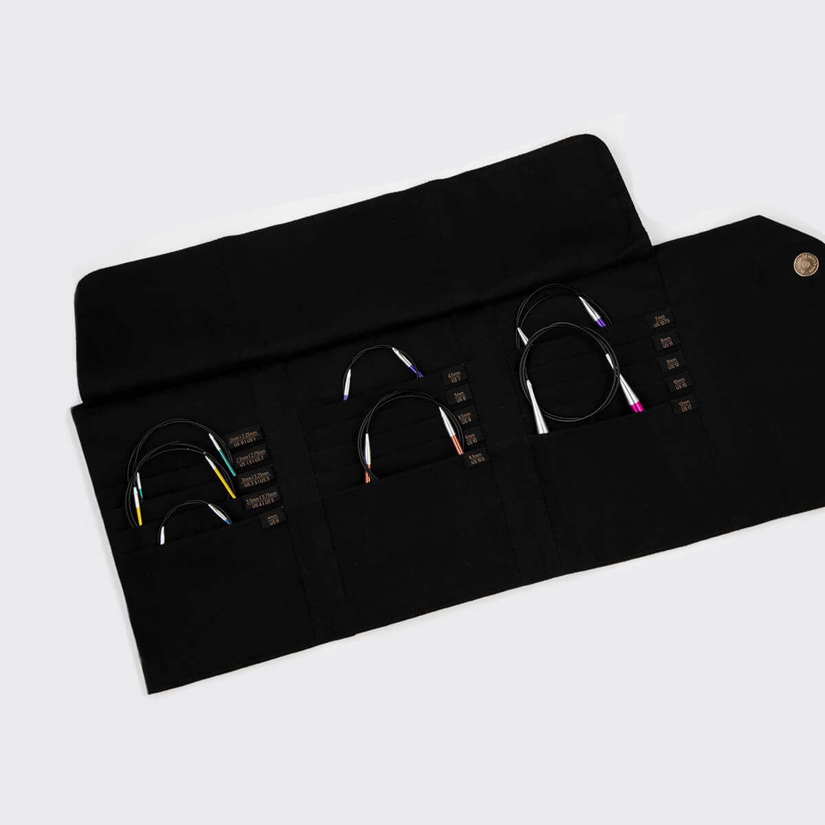 Bolsa preta com cabos de fibra óptica guardados