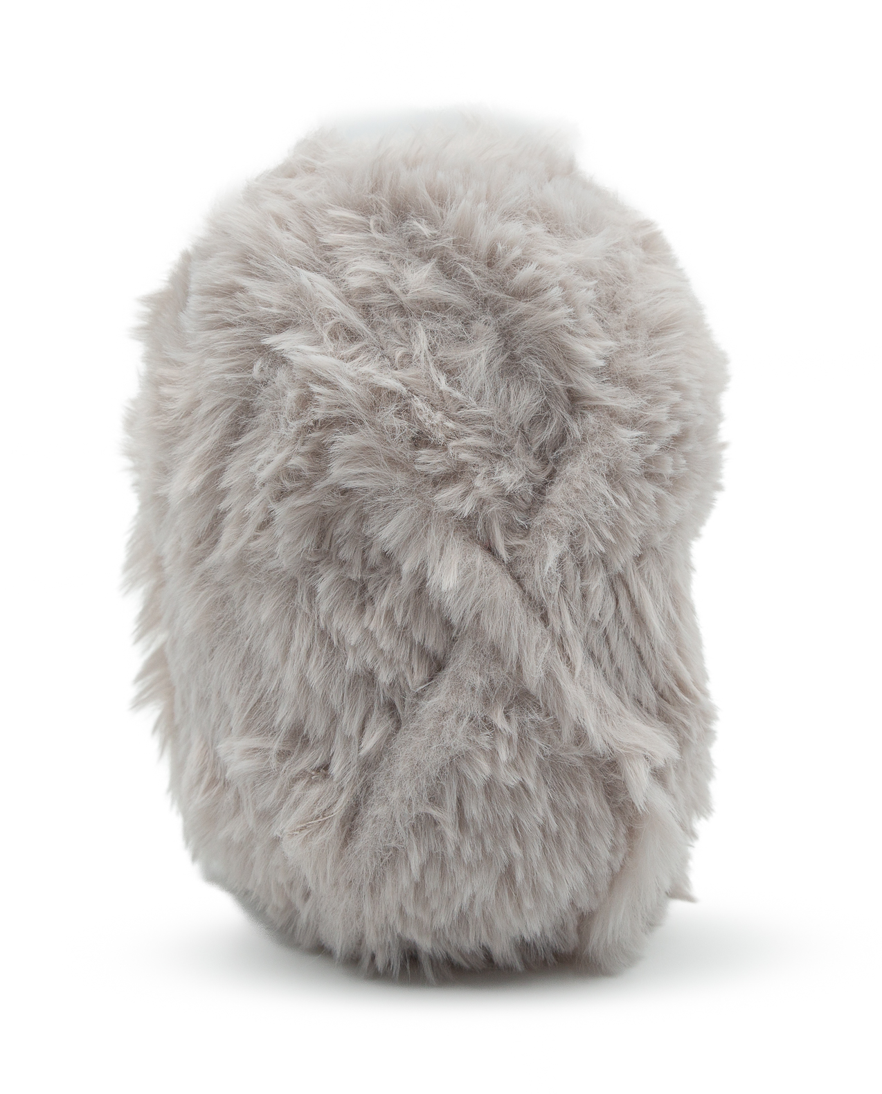 Boné cinzento claro em tecido felpudo com textura densa