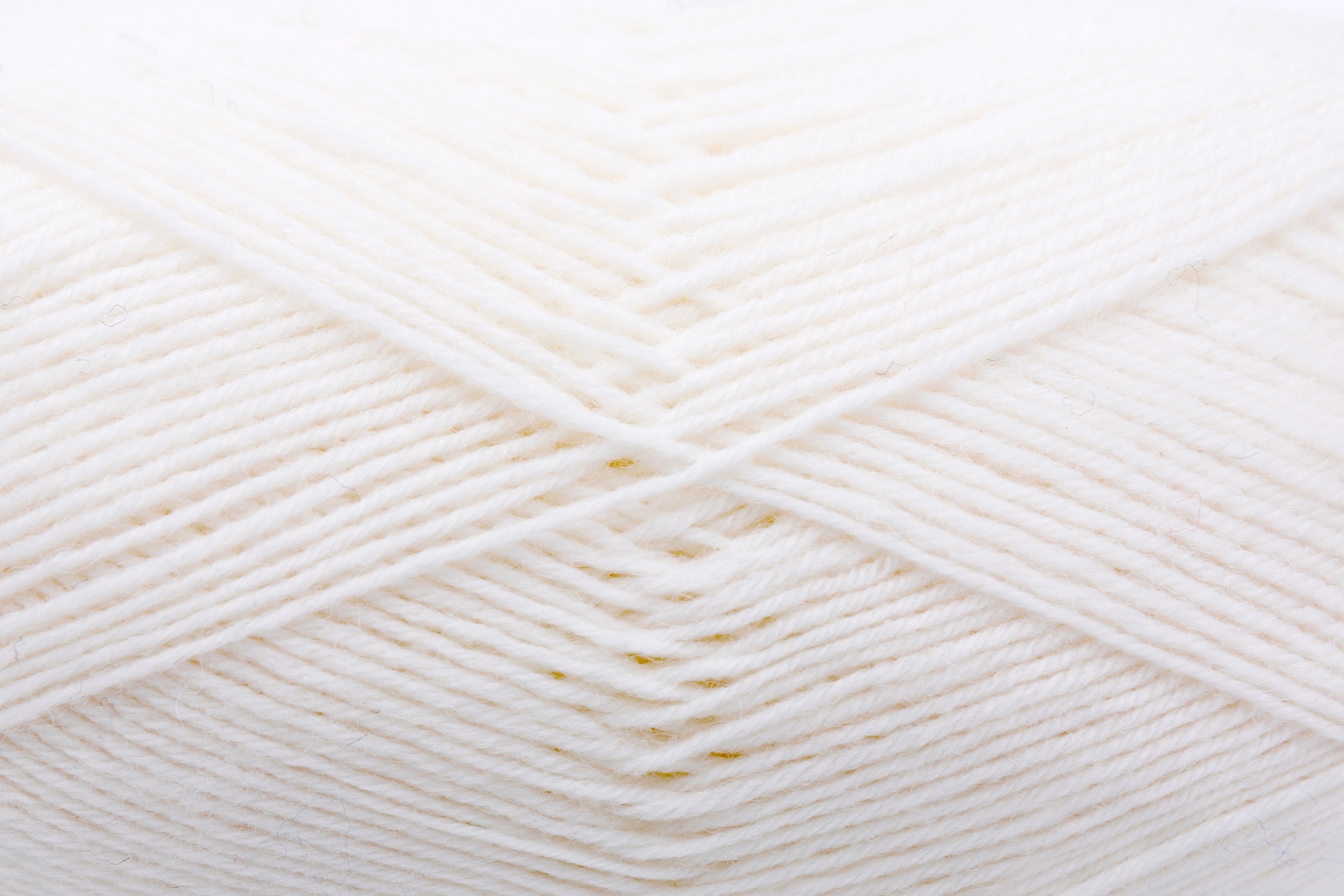 Novelo de fio branco fino e macio