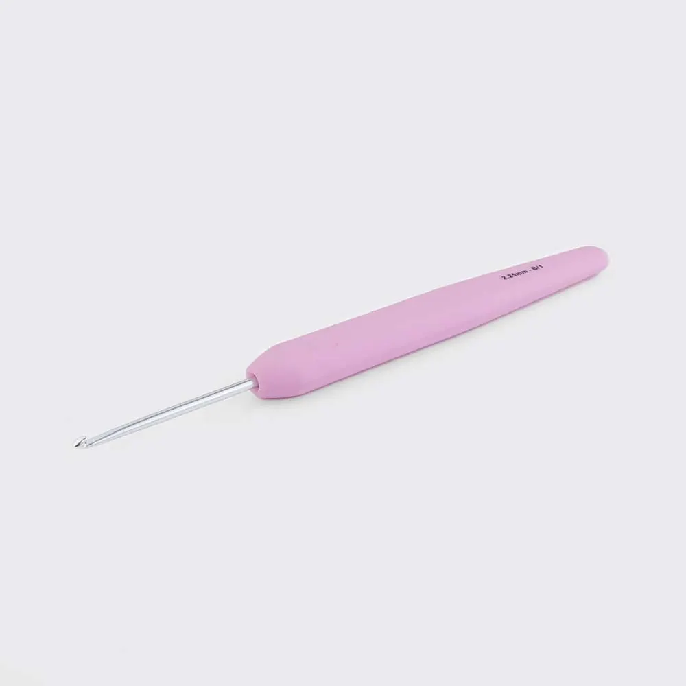 Agulha de crochet com cabo rosa e ponta de metal