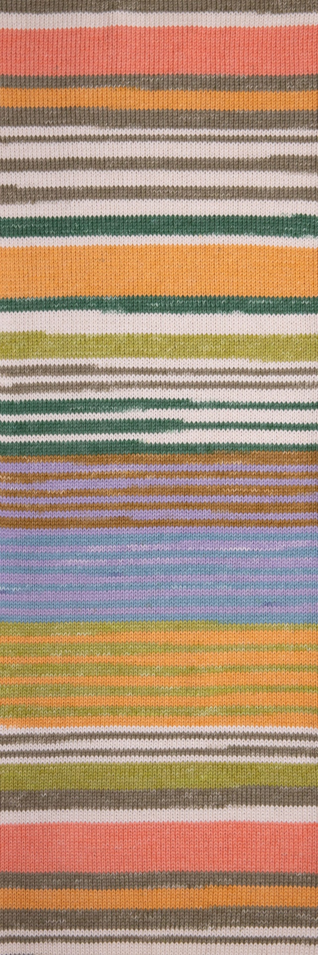 Tecido riscado colorido em malha