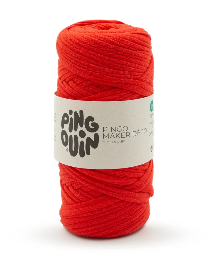 Novelo de fios têxteis vermelho com etiqueta branca PINGOUIN