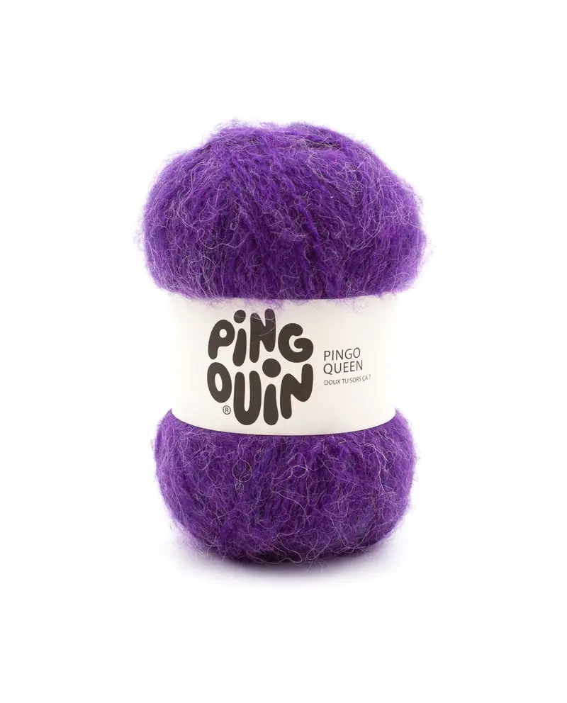 Novelo de lã roxa felpuda com etiqueta Pingo Quen