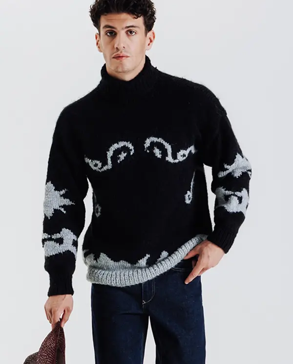 Camisola de malha grossa preta com padrão cinzento claro e gola alta