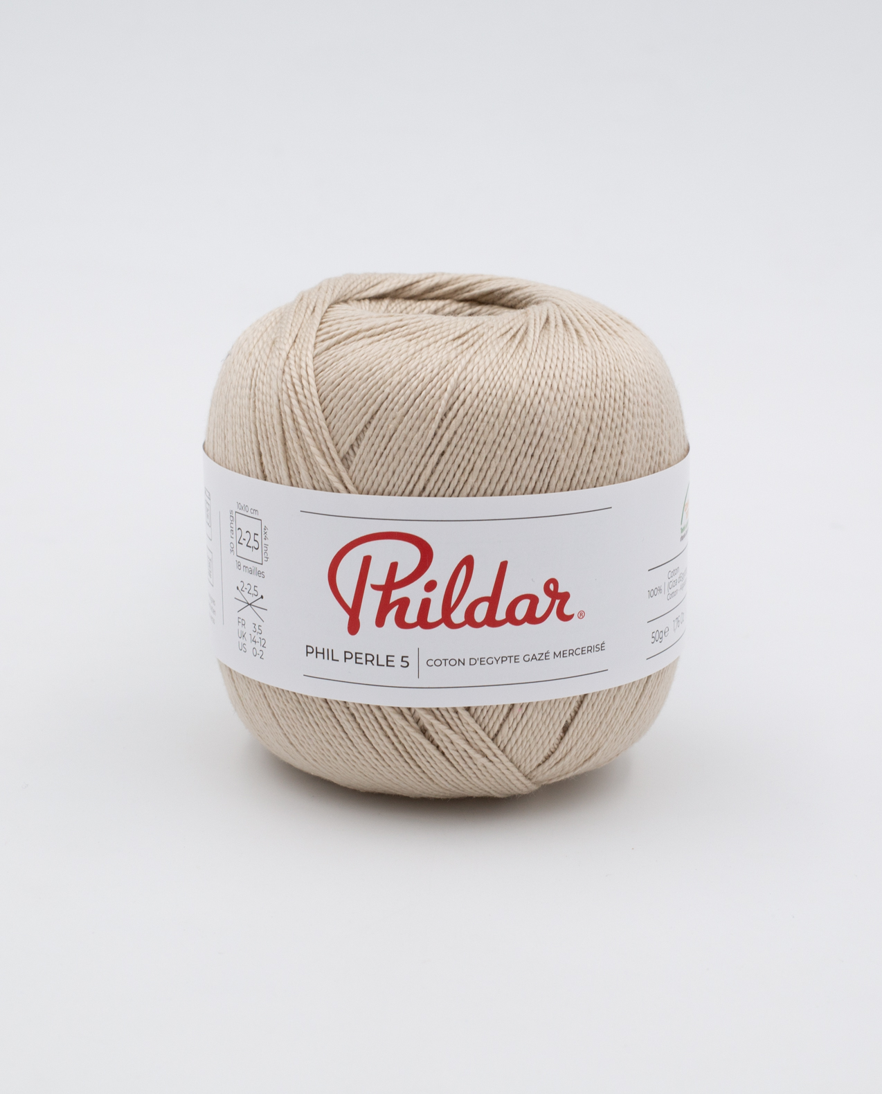 Novelo de fio de algodão bege claro Phildar com etiqueta branca