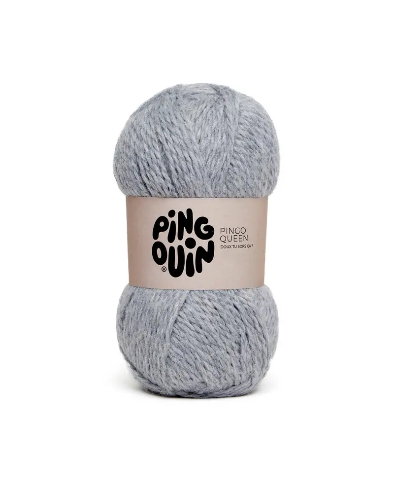 Novelo de lã cinza claro com etiqueta