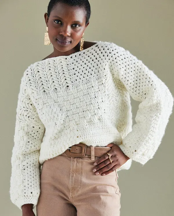 Suéter branco de malha com padrão texturizado