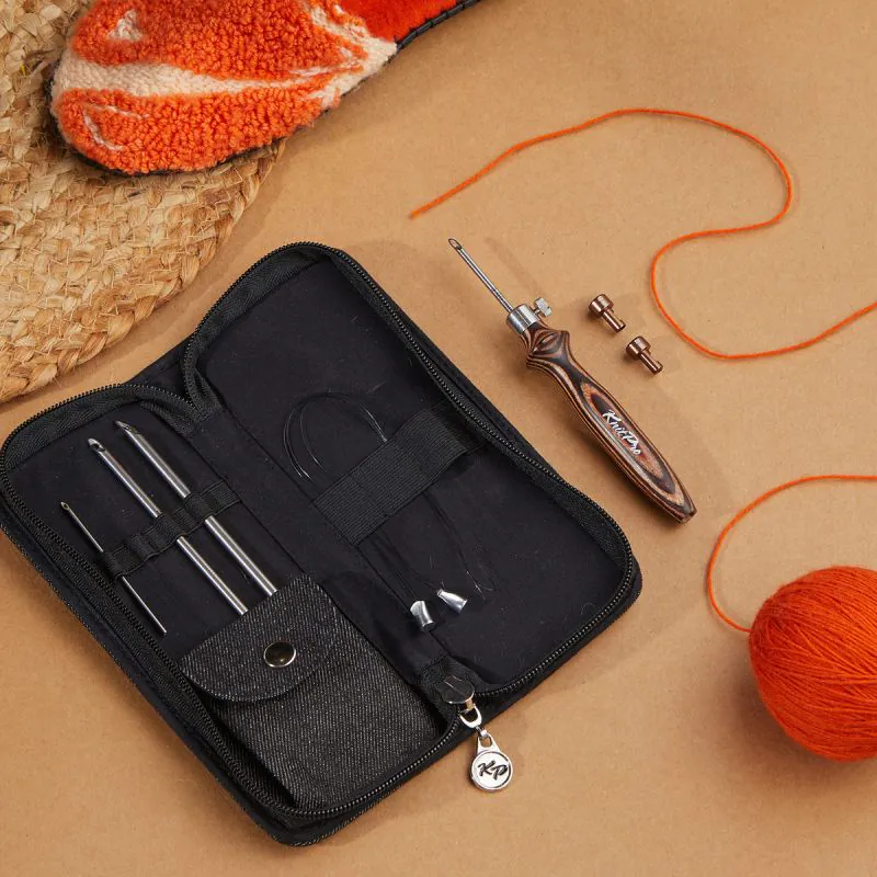 Conjunto de ferramentas de tricô com saco preto e lã laranja