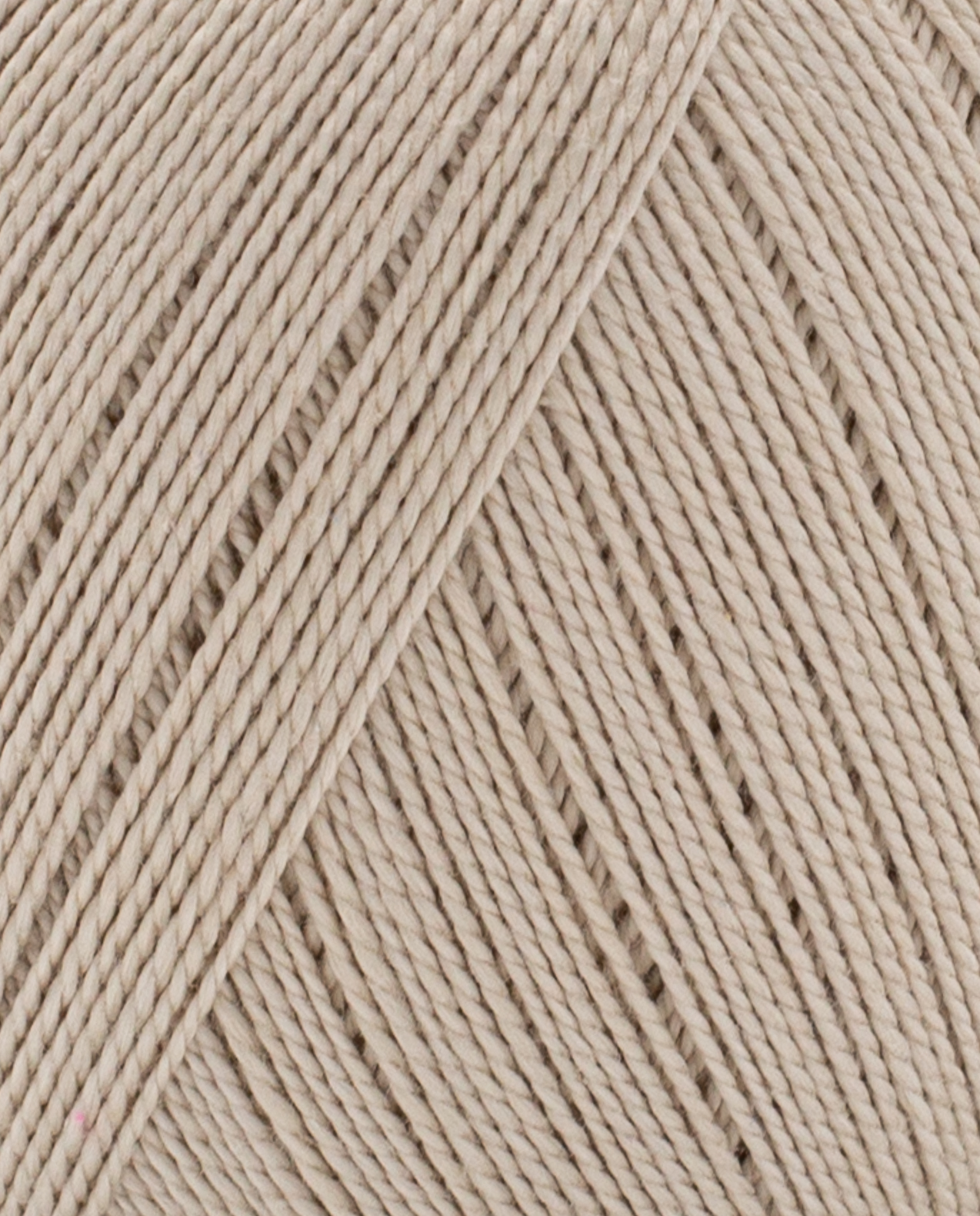 Fio de lã torcido bege claro em close-up