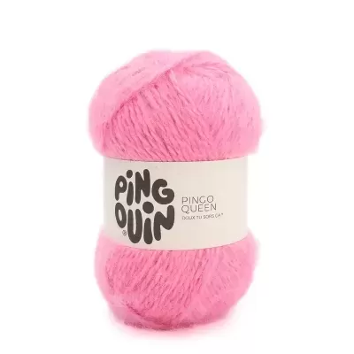 Novelo de lã rosa com etiqueta de papel branco