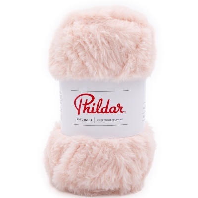 Novelo de fio felpudo rosa claro Phildar com etiqueta branca.