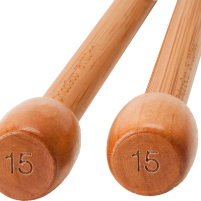 Dois paus de madeira para bateria com pontas arredondadas e números gravados