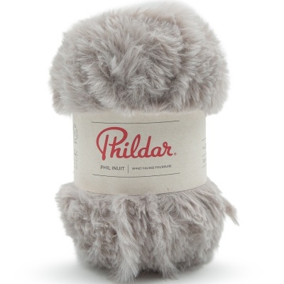 Novelo de fio cinza claro felpudo da Phildar com etiqueta branca