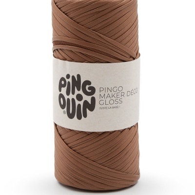 Rolo de fio castanho com etiqueta PINGOUIN PINGO MAKER DÉCO GLOSS.