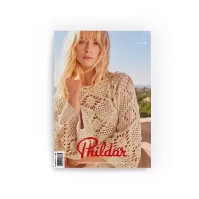 Revista Phildar com mulher loira a usar suéter beige rendado