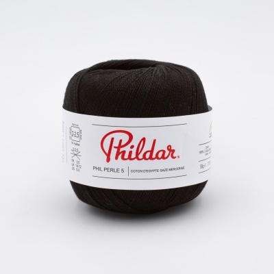 Rolo de fio de algodão preto com etiqueta branca e logo Phildar