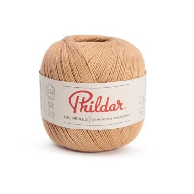 Novelo beige de fio Phildar com etiqueta branca