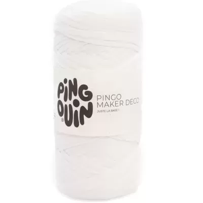 Rolo de fio branco com etiqueta PINGOUIN para trabalhos manuais.