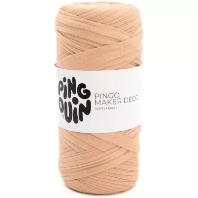 Novelo de fio grosso bege claro com rótulo branco da marca Pingo Ouin