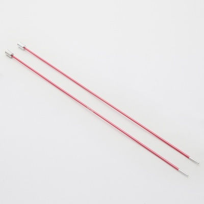 Duas agulhas de tricô cor-de-rosa com pontas metálicas