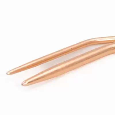 Ponteiras de metal cobre com acabamento liso e ponta arredondada