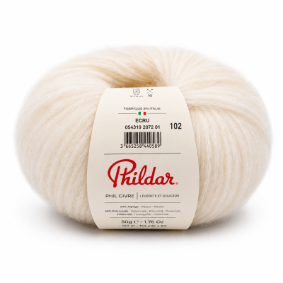 Rolo de fio de malha ecru com etiqueta branca e texto vermelho e preto