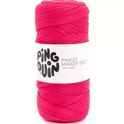 Rolo de fio grosso cor de rosa com etiqueta branca e texto PINGOUIN.