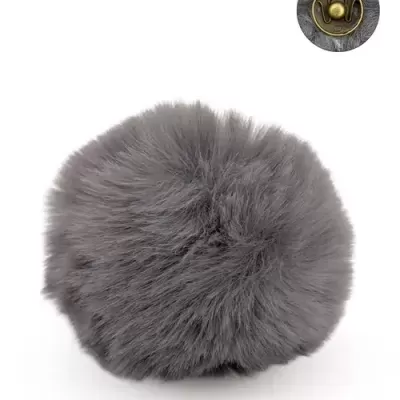 pom pom cinzento escuro de pêlo macio com fecho metálico dourado