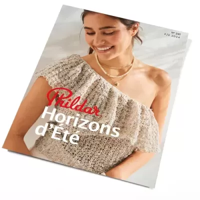 Capa de revista com mulher a usar top de croché bege e colares dourados e pérolas.