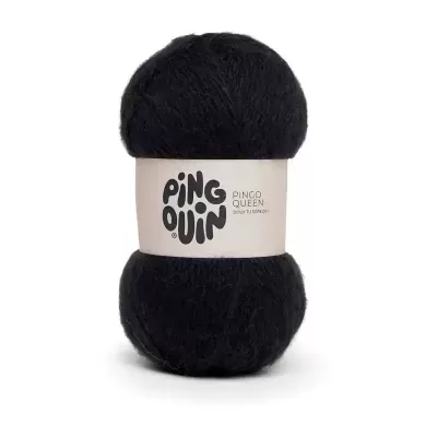 Novelo de lã preta com etiqueta branca