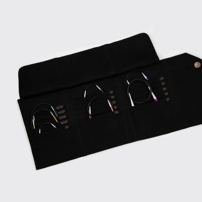 Bolsa preta com cabos de fibra óptica guardados