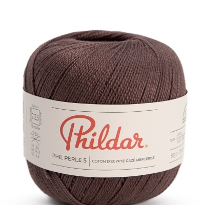 Novelo de linha de algodão mercerizado castanho com etiqueta PHILDAR