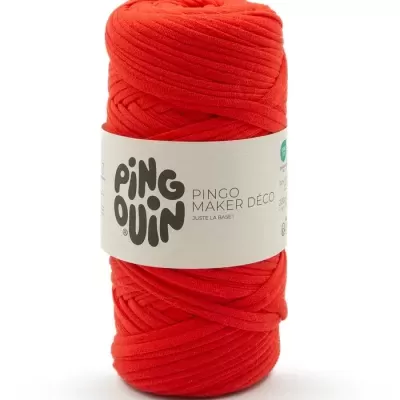 Novelo de fios têxteis vermelho com etiqueta branca PINGOUIN