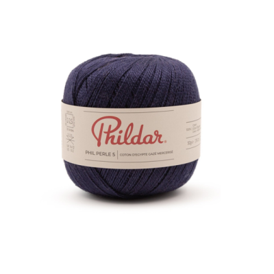 Novelo de fio de algodão mercerizado azul escuro com rótulo branco Phildar