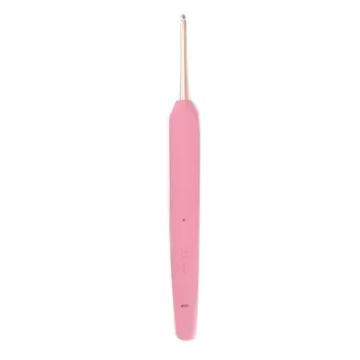 Agulha de croché com cabo cor-de-rosa e ponta metálica dourada