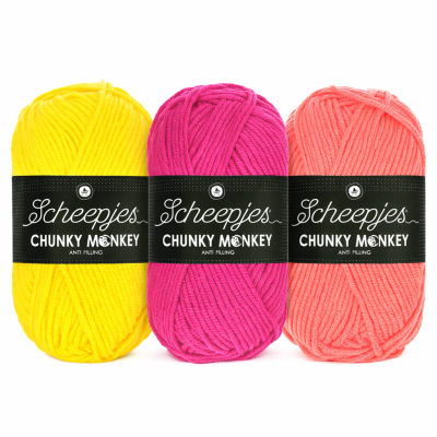 Novelos de lã Scheepjes Chunky Monkey amarelo, rosa e coral com rótulos pretos.