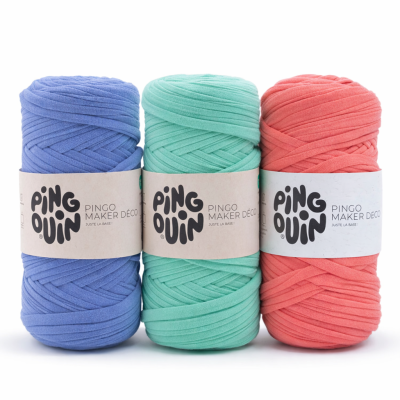 Três novelos de fio grosso em azul, verde-água e coral com etiquetas PINGOUIN PINGO MAKER DÉCO