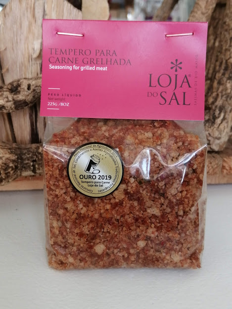 Tempero para carne "Loja do Sal" Tempero para carne grelhada Loja do Sal embalagem transparente com etiqueta rosa e selo dourado