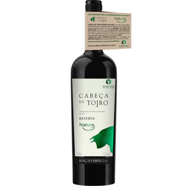 Garrafa de vinho tinto Reserva Nature com rótulo branco e touro verde