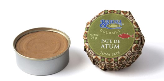 Lata de patê de atum Briosa Gourmet com etiqueta verde e tampa removida