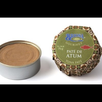 Lata de patê de atum Briosa Gourmet com etiqueta verde e tampa removida