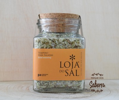 Frasco de vidro com tempero para saladas Loja do Sal com rótulo laranja e tampa de cortiça