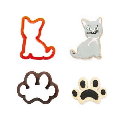 Conjunto de cortadores de biscoitos e biscoitos decorados com formas de gato e pata