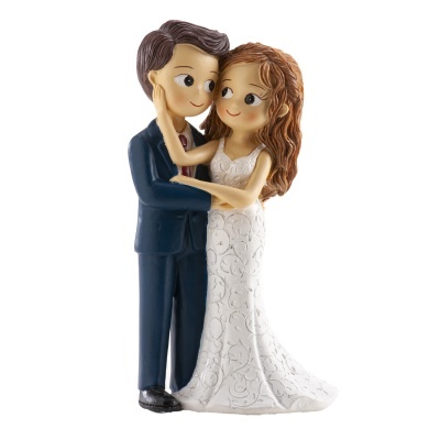 Figura decorativa de noivos abraçados, vestido branco e fato azul