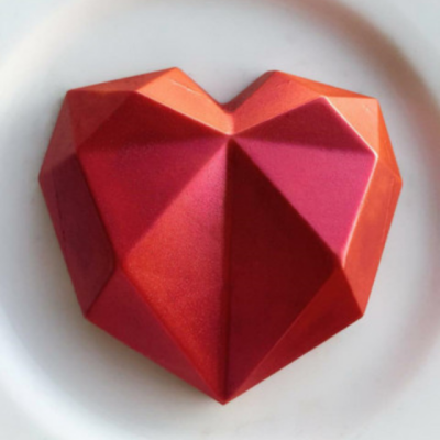 Coração de chocolate vermelho.